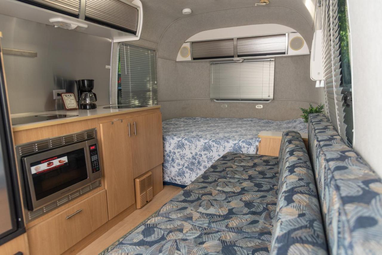 Apartment Airstream In The Center Of It